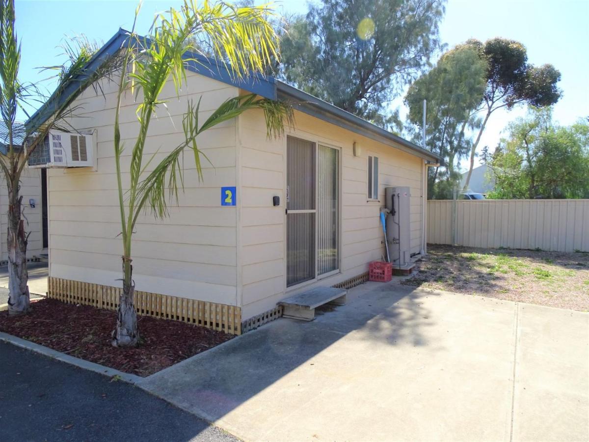 Motel Moonta Bay Cabins *