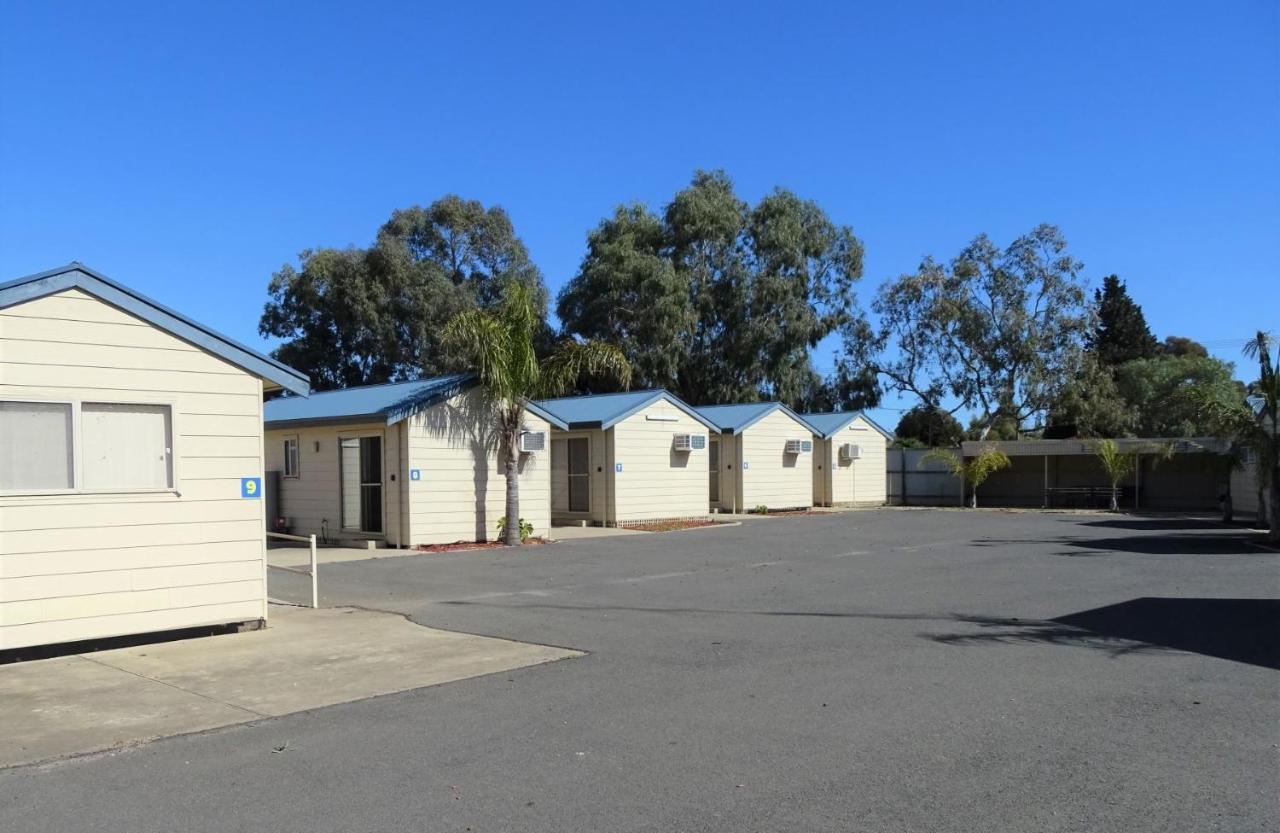 Motel Moonta Bay Cabins *