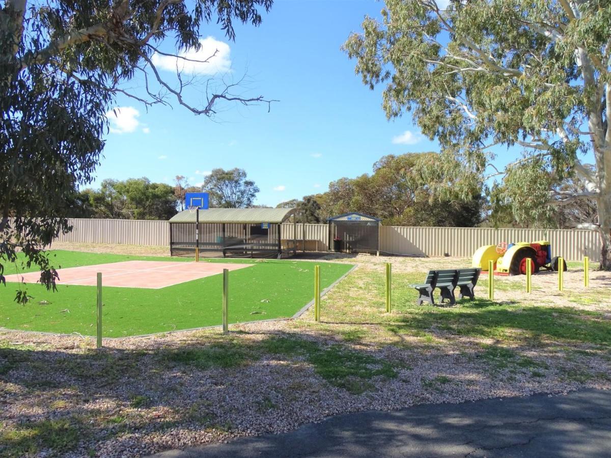 Motel Moonta Bay Cabins *