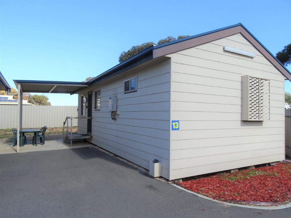 Motel Moonta Bay Cabins *